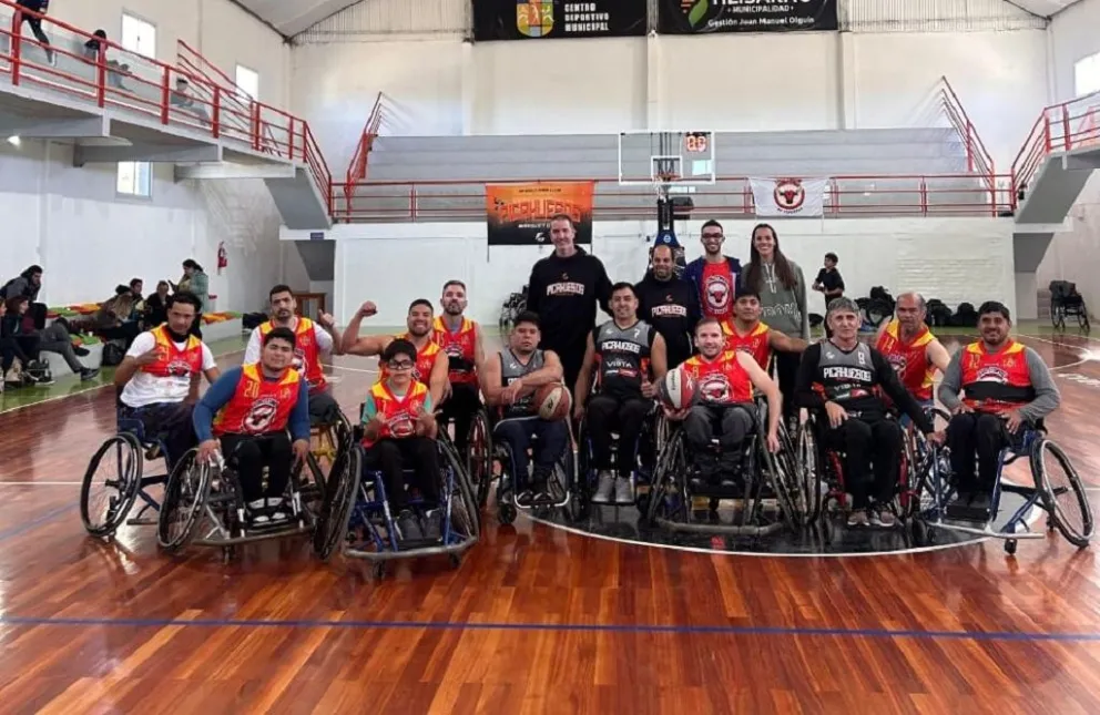Picahuesos jugó un encuentro de básquet en silla en Tilisarao. 