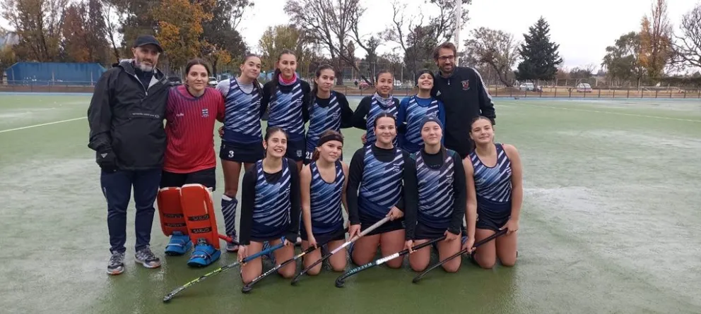En Sexta división, la lluvia no dio tregua, sin embargo, Alerces logró imponerse. 