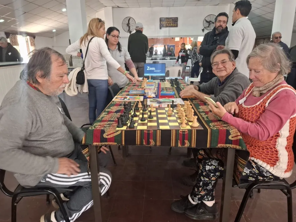 Desde las 9 de la mañana, los contingentes comenzaron a llegar desde Santa Rosa del Conlara, Carpintería, Los Molles, Cortaderas y Merlo, con una energía contagiosa. 