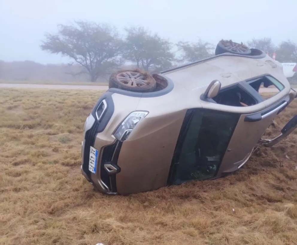 Según informaron fuentes oficiales, el siniestro se produjo luego de que el conductor, un hombre de 41 años, se quedara dormido al volante