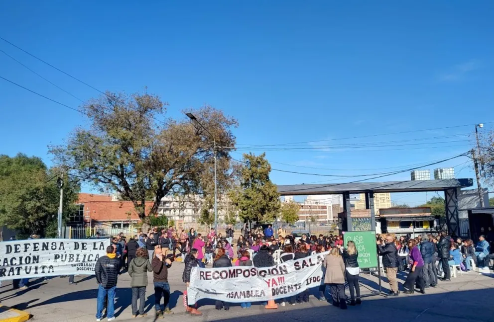 Clase pública en el IFDC por la precarización de los salarios
