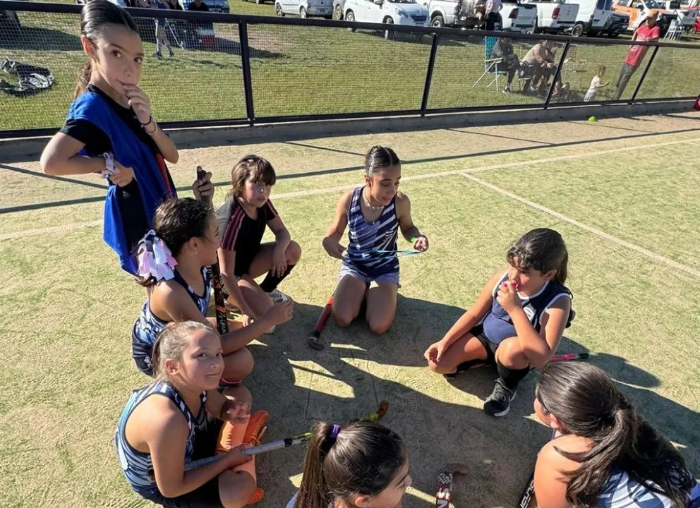 Alerces Hockey Club vivirá un fin de semana a puro hockey con encuentros de Formativas y Mamis.