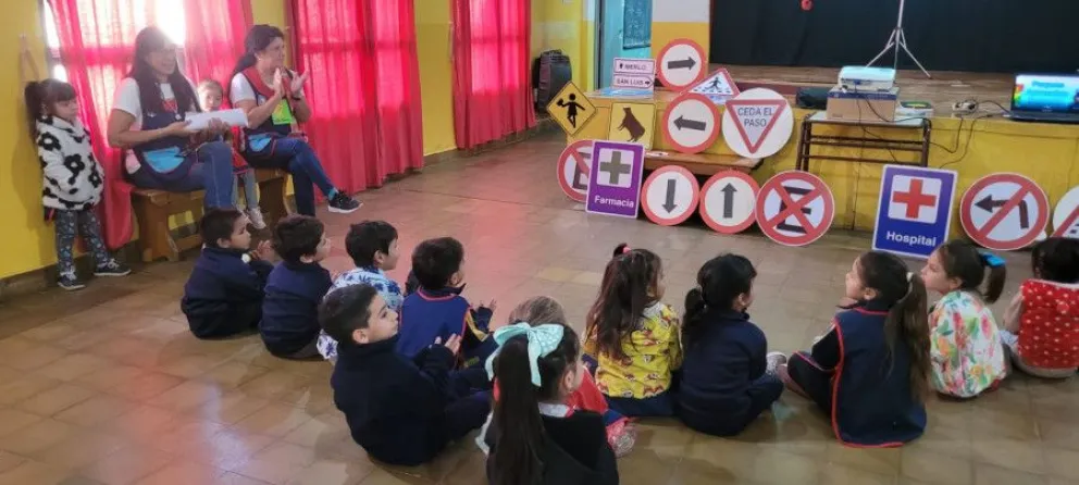 Su objetivo es inculcar desde edades tempranas hábitos seguros en la vía pública, fomentar el respeto por las normas de tránsito y difundir el conocimiento de la legislación local.