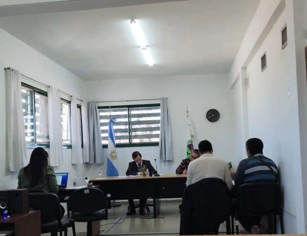 El acusado fue imputado por el delito de hurto. Según la acusación fiscal, el hecho tuvo lugar en un domicilio de calle El Algarrobo y, tras entrevistas a vecinos y el análisis de material fílmico, se logró recuperar lo sustraido.