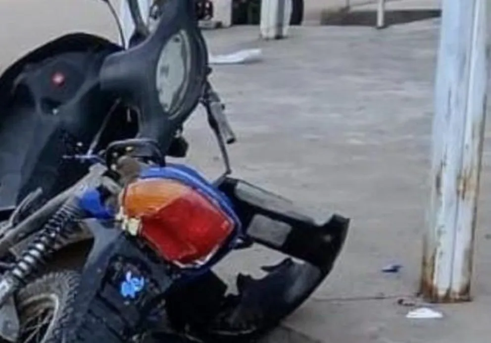 Una joven fue hospitalizada luego del choque entre una camioneta y una moto en Quines. (Foto: Policía de San Luis)