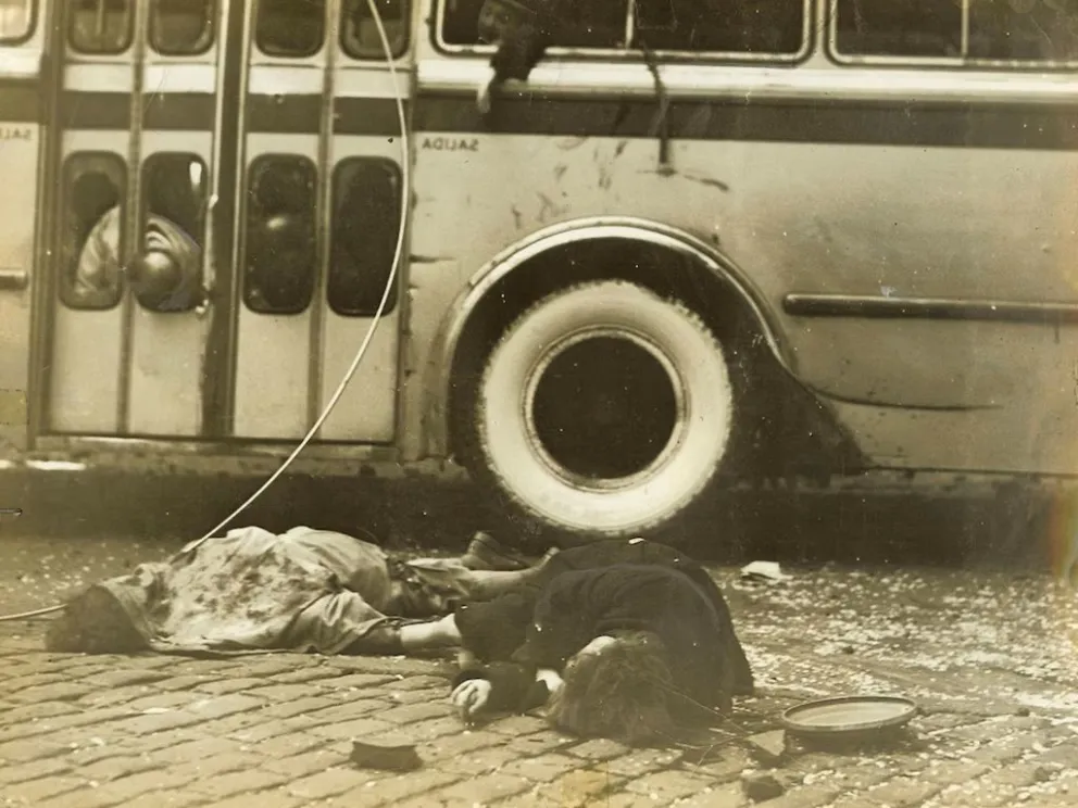 Muchos civiles fueron muertos y heridos.  Bombardearon la Casa Rosada, el Ministerio de Ejército, el Ministerio de Hacienda y el Banco Hipotecario. (Foto. Infobae)