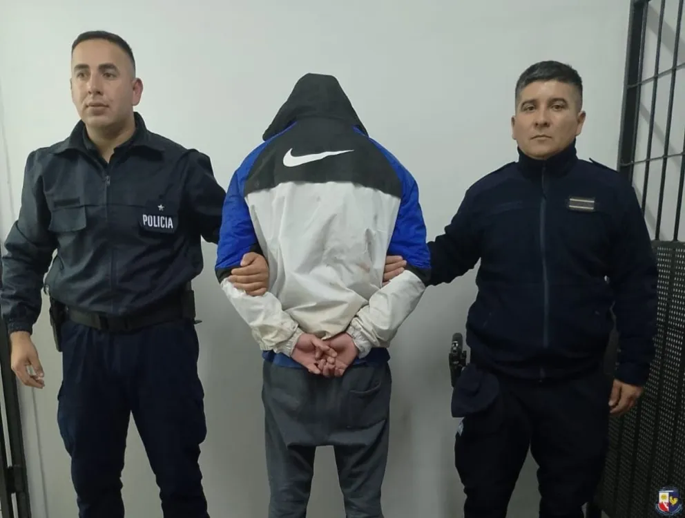 Las pruebas recabadas, junto con los registros de las cámaras y el testimonio policial, derivaron en que la fiscalía dispusiera la detención formal del implicado.