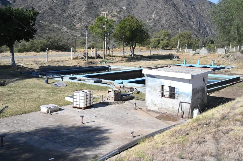 Cisterna nueva y potabilización: avanza la mejora del agua en Luján.
