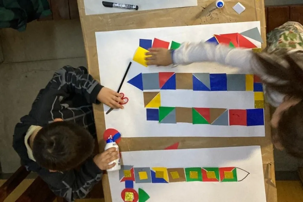 El taller arancelado abre sus puertas los lunes a las 16:30 y los jueves a las 17:30. Para más información se puede consultar al 11-5311-8142.