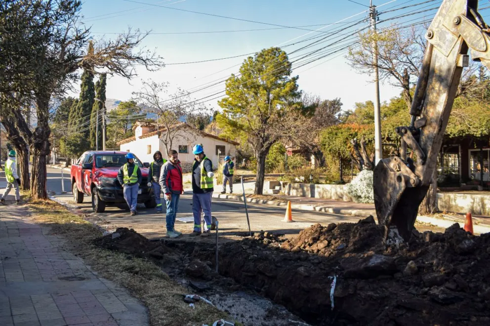 Se solicita a vecinos, vecinas y conductores circular con precaución, optar por vías alternativas y seguir las indicaciones del personal presente en la zona.