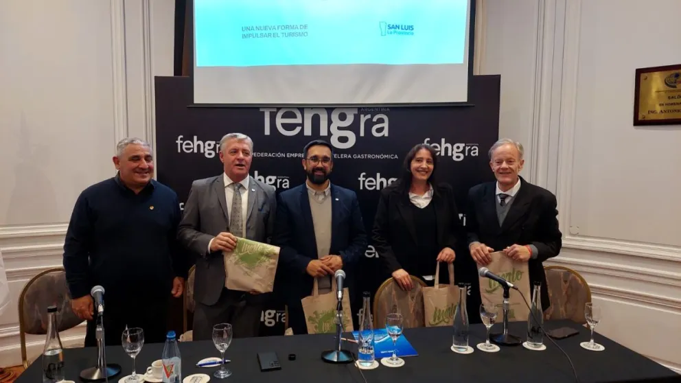  El encuentro fue organizado por el Ministerio de Turismo y Cultura y reunió a representantes de municipios, instituciones y referentes del sector turístico.
