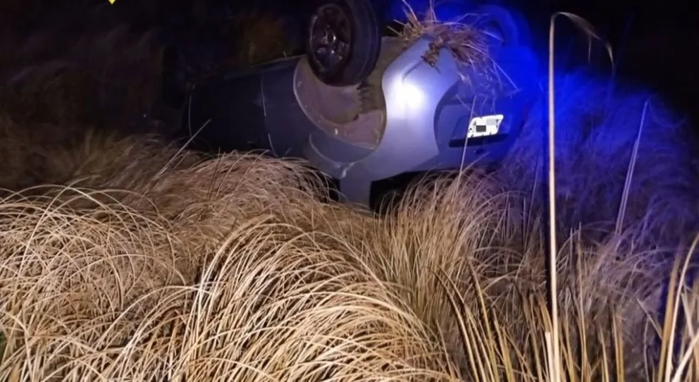 Un auto despistó en Altas Cumbres y sus dos ocupantes sufrieron golpes leves.