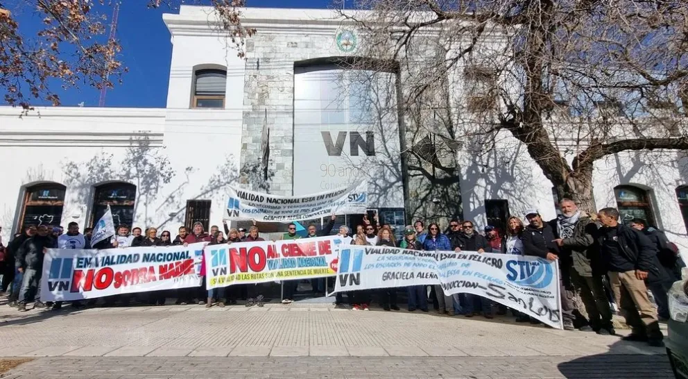Marcha de trabajadores de Vialidad Nacional en San Luis. Foto LGD