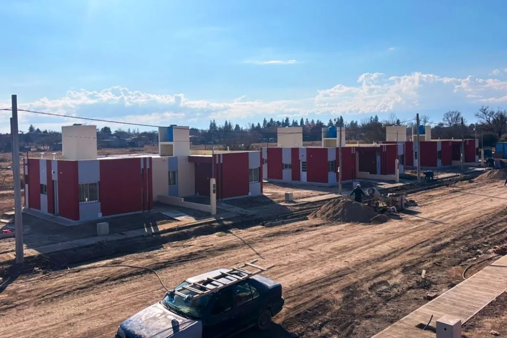 Las viviendas que construye el Gobierno en Santa Rosa empiezan a tomar su forma definitiva.