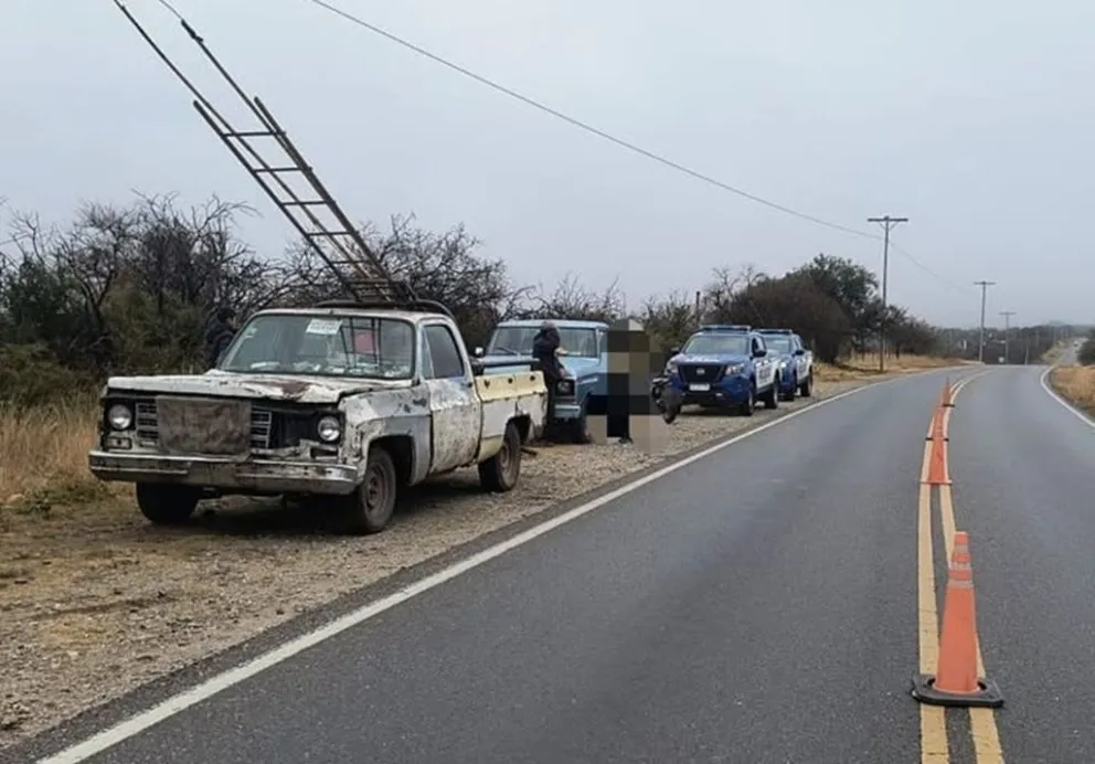 Una joven motociclista sufrió fractura tras chocar contra una camioneta.