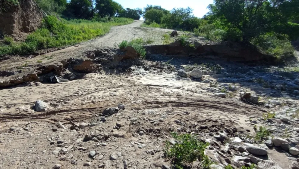 reclaman un vado en el arroyo de Piedra Blanca, entre Merlo y Córdoba. 