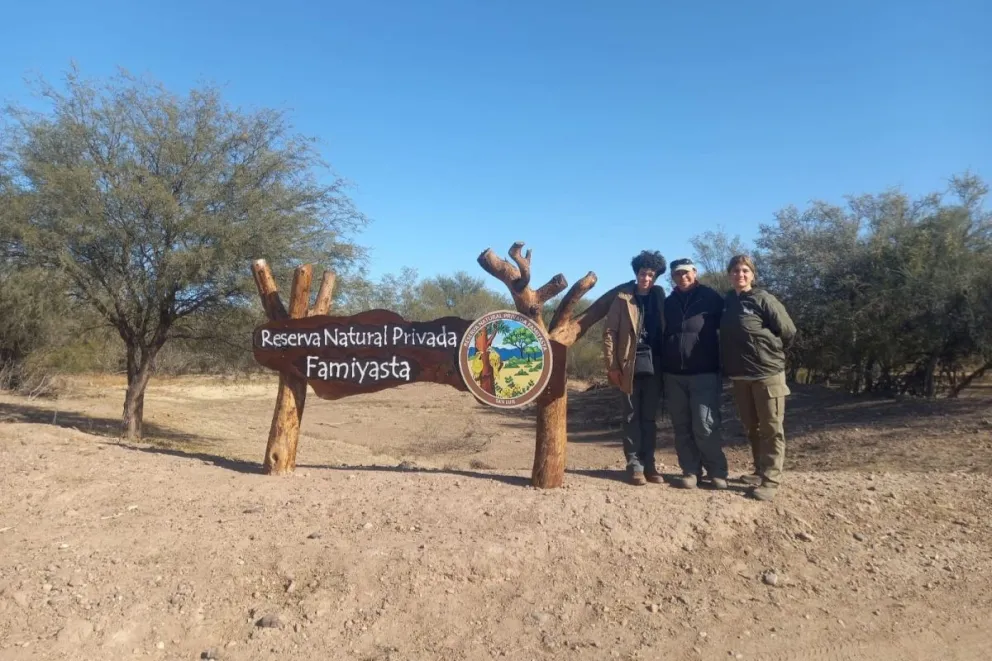 Famiyasta cuenta con una superficie de 196 hectáreas y se encuentra en la zona de amortiguación del Parque Nacional.