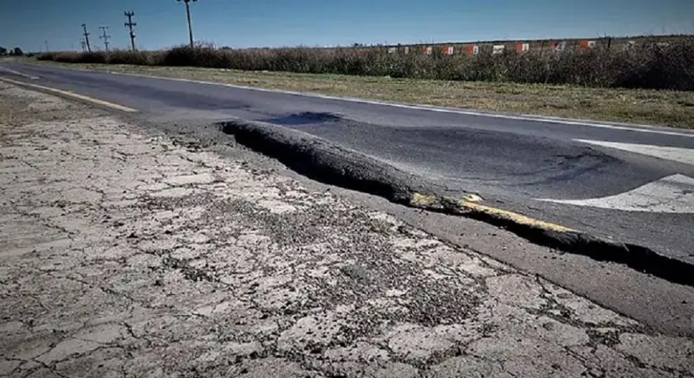Muchas rutas del país presentan falta de mantenimiento evidente. (Foto: Perfil Córdoba).