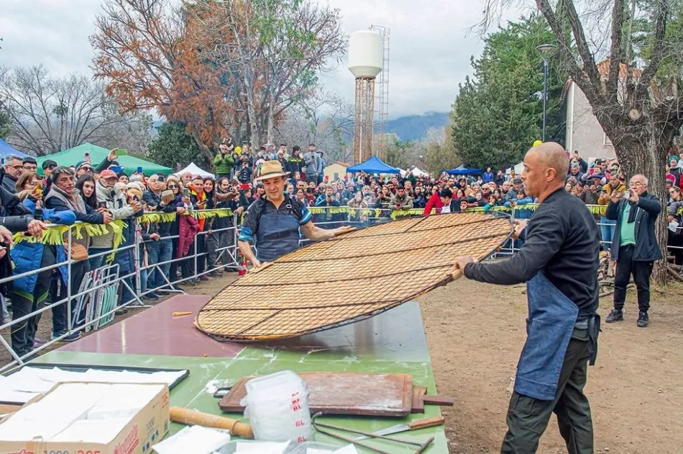 Los concursantes vendieron más de 8.000 tortas fritas en el festival.