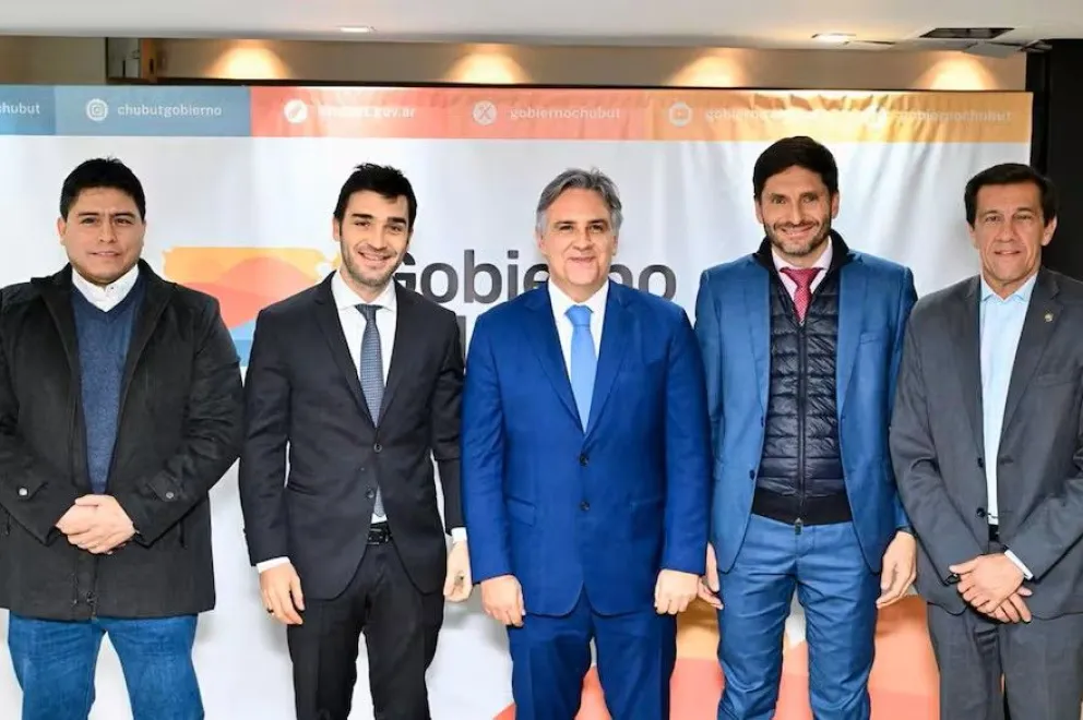 Cinco gobernadores confluyen en un frente electoral para octubre.