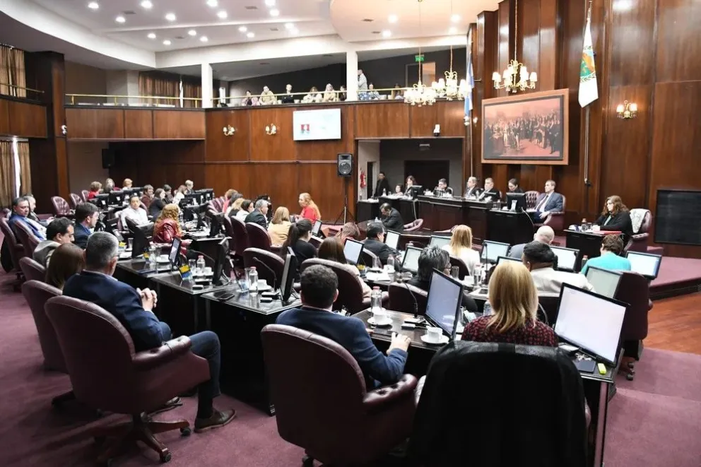 Cruce entre oficialismo y oposición por la emergencia económica. Foto: Cámara de Diputados.