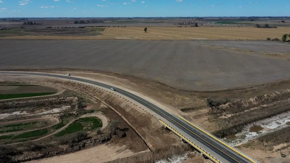 La Provincia de Córdoba impulsa un plan integral de bacheo en rutas de 16 departamentos.