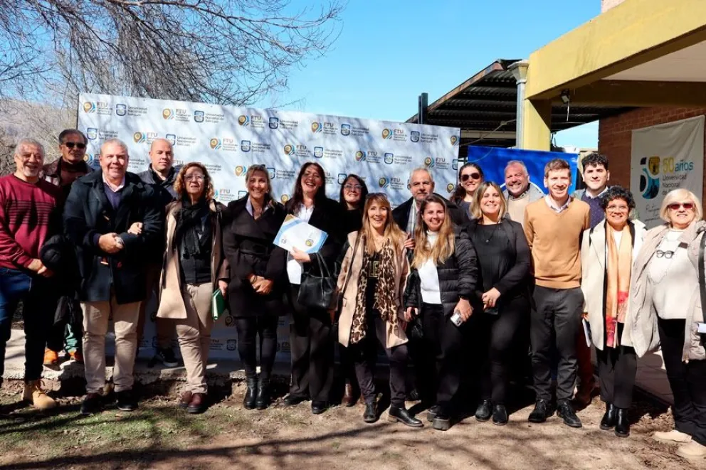 Acuerdo entre la FTU y la Asociación Hotelera para potenciar la formación en turismo.
