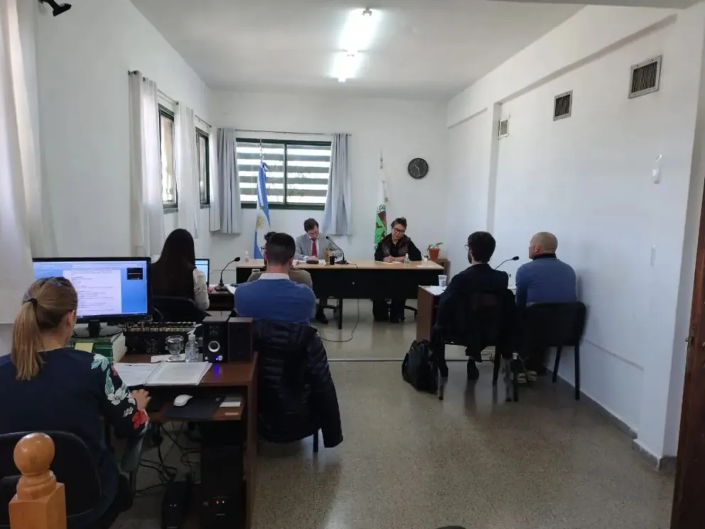 Según lo expuesto por la Fiscalía, durante la gestión del ahora imputado, entre el 8 de agosto de 2024 y el 31 de mayo de 2025,  habría llevado adelante una administración unilateral de los fondos institucionales y omitiendo controles.