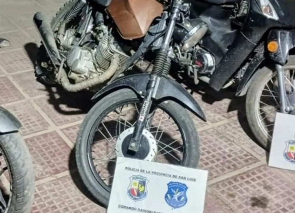 Durante un operativo de control, la Policía secuestró motocicletas que presentaban distintas irregularidades en la Villa de Merlo.