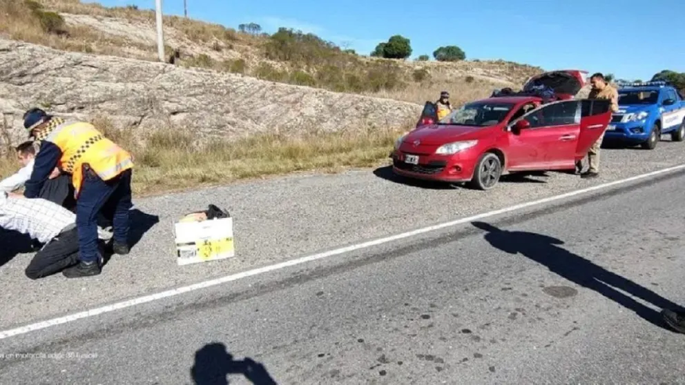 Efectivos de la Policía Caminera, lograron la detención de la banda en el camino a las Altas Cumbres, a la altura de Copina.