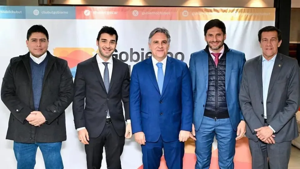 Los gobernadores durante el lanzamiento del frente que apela a un electorado alejado de los extremos.