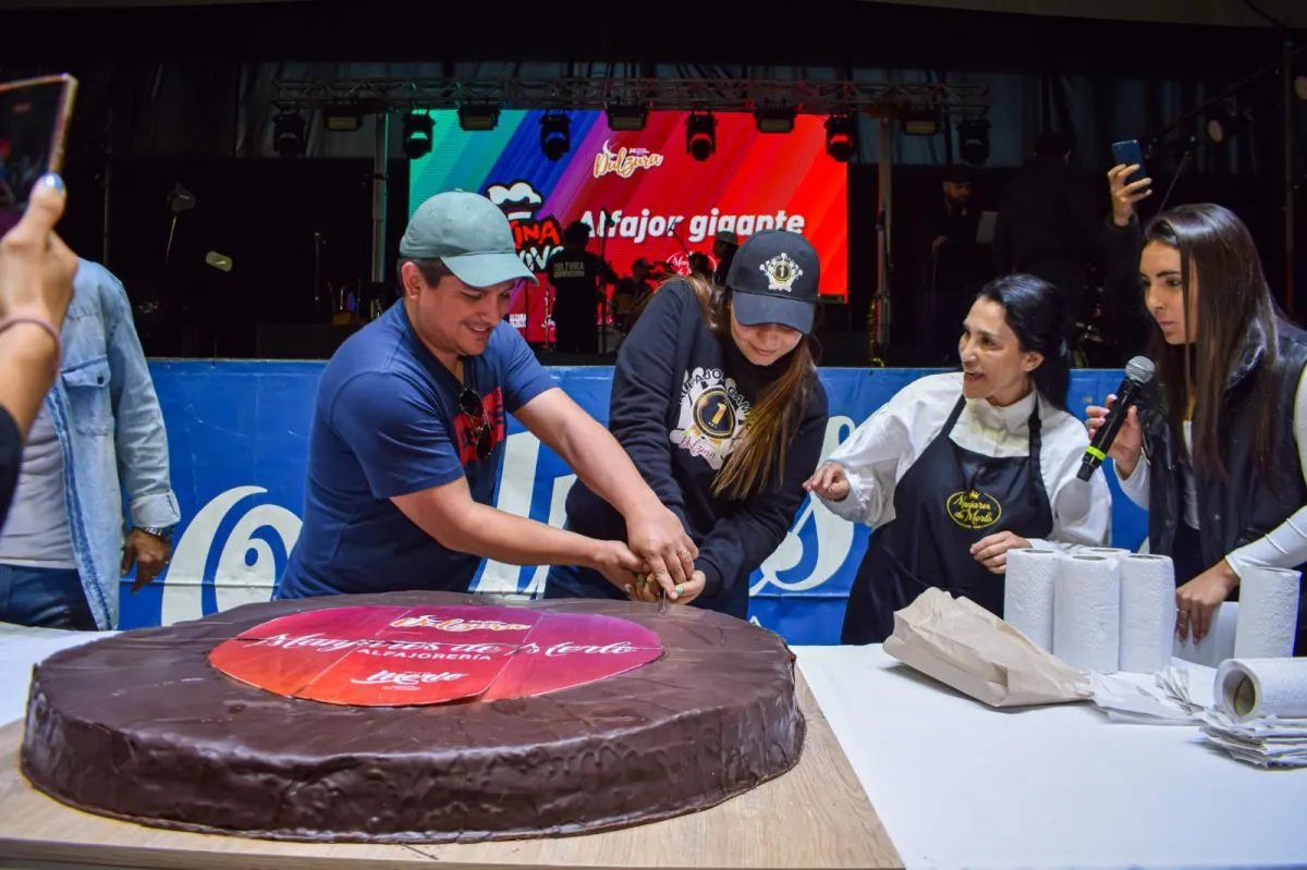  Alfajor gigante de 350 kilos elaborado por Manjares de Merlo