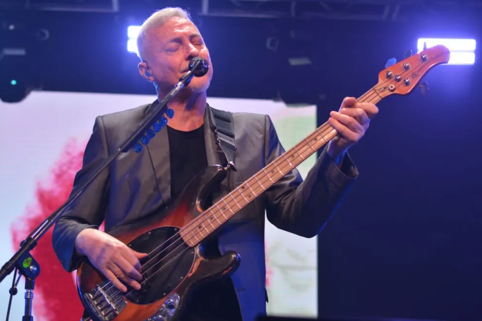 El cierre musical estuvo a cargo de Pedro Aznar, reconocido artista con más de cuarenta años de carrera que integró emblemáticos grupos como Serú Girán y el Pat Metheny Group.