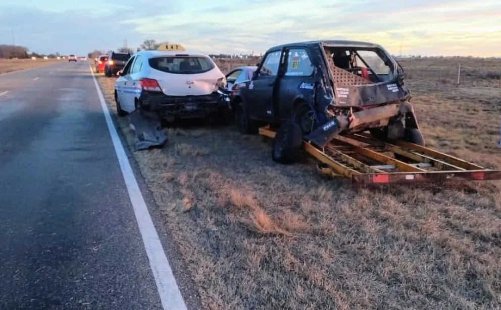 Choque múltiple involucró a cinco vehículos que circulaban en sentido norte-sur por la autopista 55. (Fotos Pol S.L)