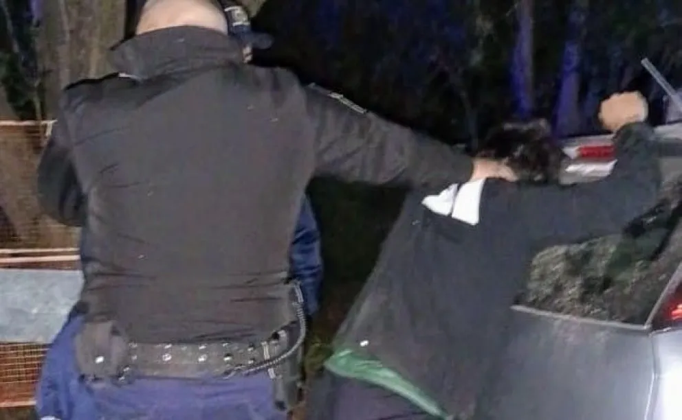 Operativo en Ruta 1 para detener a un conductor por maniobras peligrosas. Foto Pol. S.L