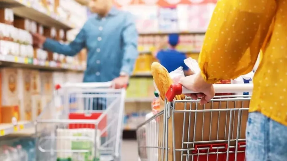 Los supermercados del interior advierten que reciben listas con aumentos de precios de hasta 7%.
