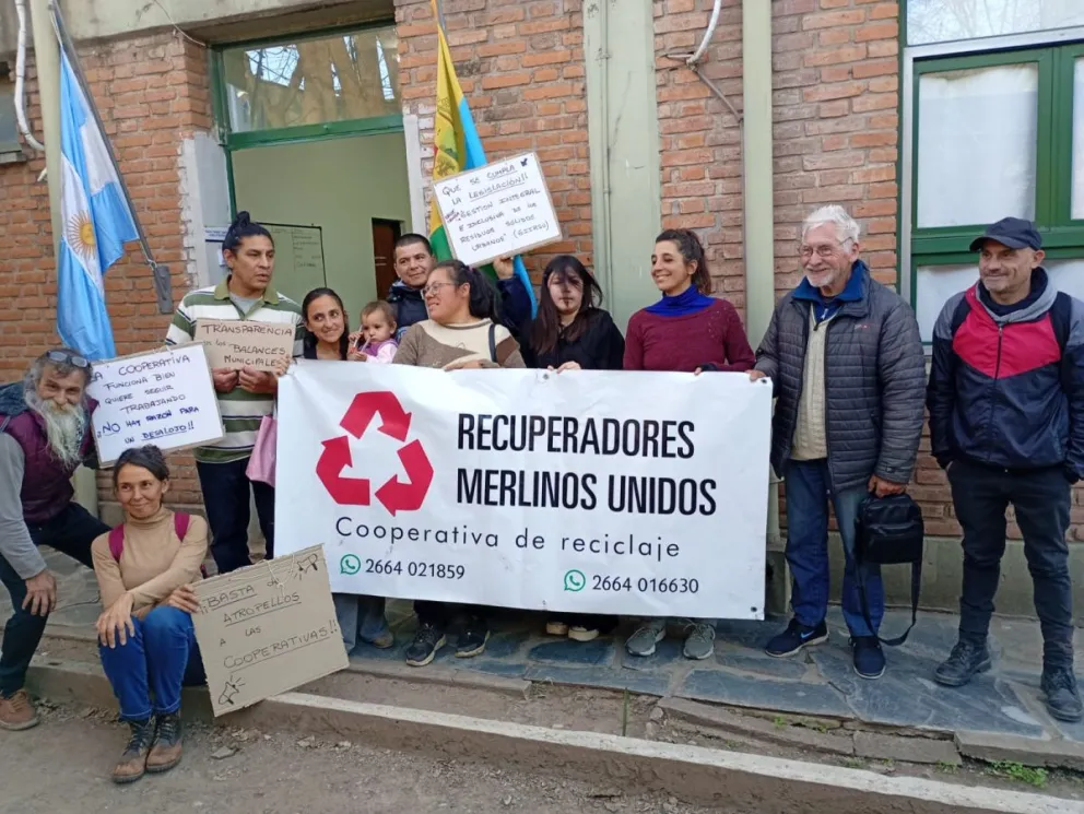 Integrantes de la cooperativa de Recuperadores Merlinos