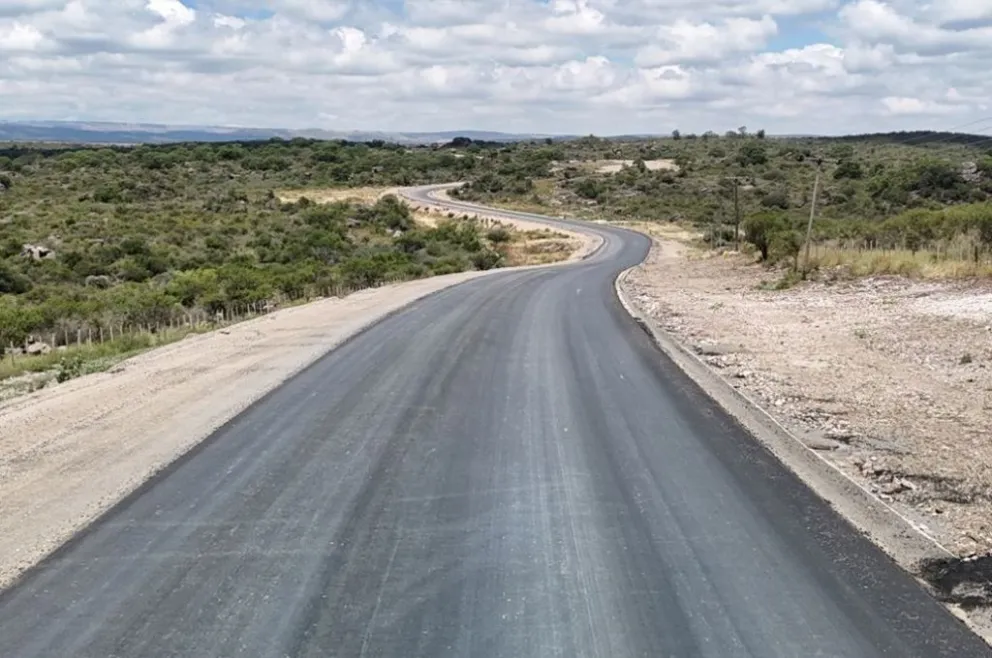 Las obras de pavimentación de dos tramos de la Ruta Provincial 28 entraron en la etapa final.  (Foto: Prensa Gobierno de Córdoba)