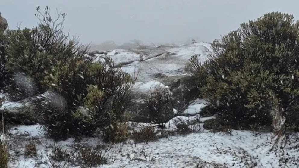 Las Altas Cumbres se volvieron a pintar de blanco. (Foto: Parador Giulio Cesare)