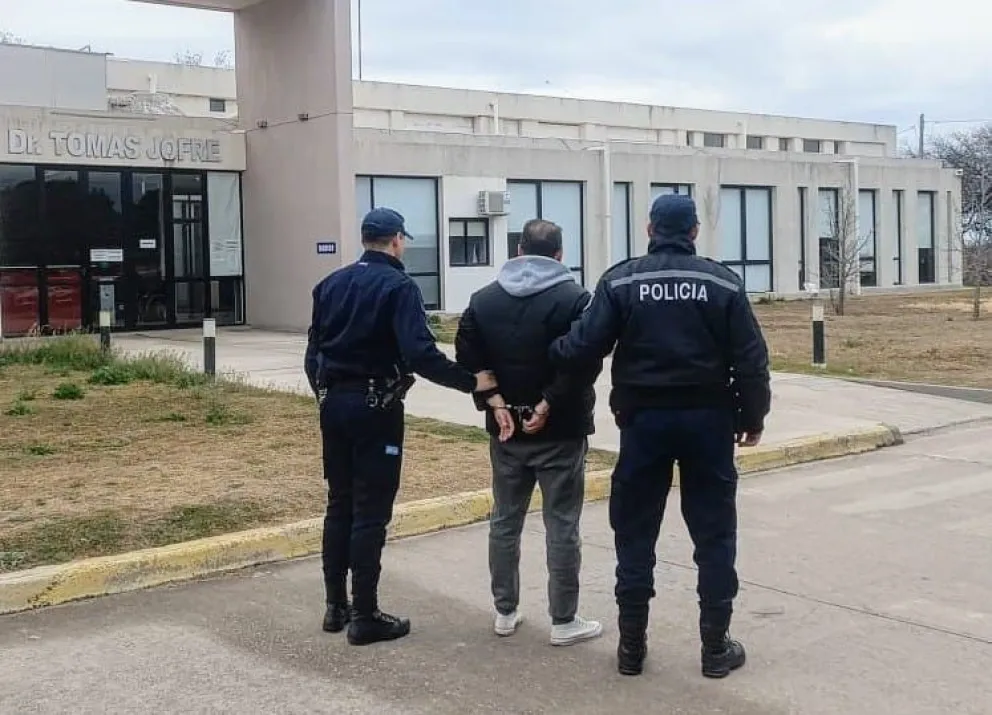 A la cárcel por violar una restricción de acercamiento con su expareja. 