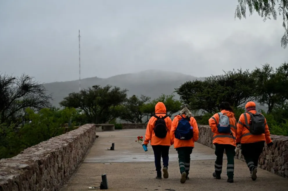 La Red de Estaciones Meteorológicas (REM) emitió un informe especial vigente hasta el 24 de agosto. Se esperan ráfagas de viento de hasta 70 km/h, que comenzarán del norte el jueves y rotarán al sur hacia el final del día.