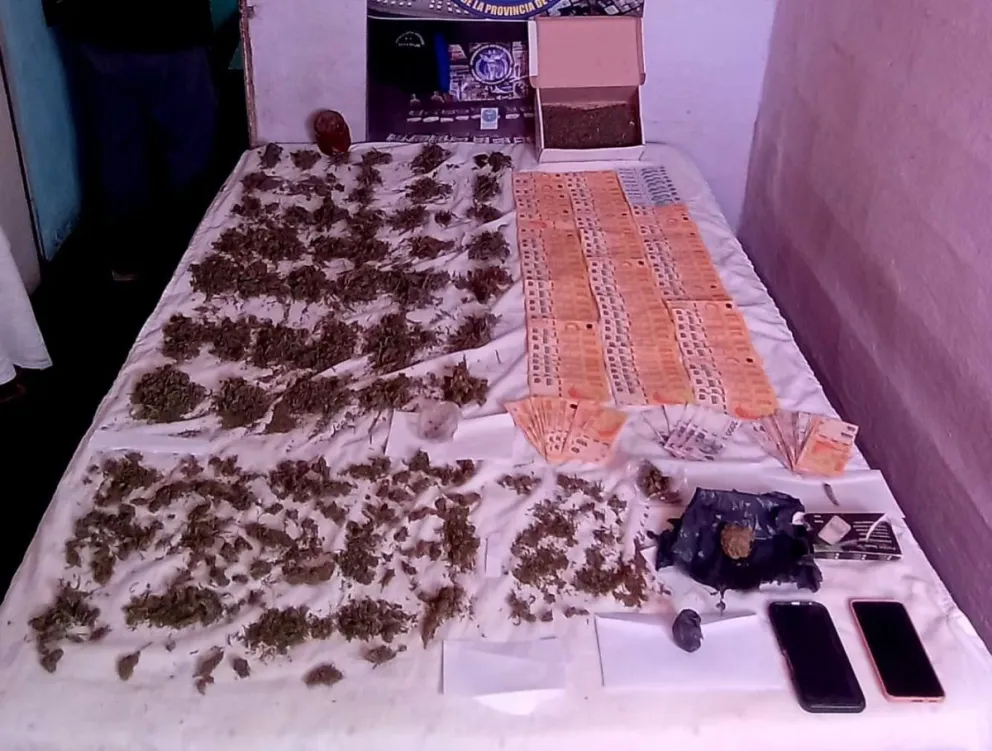 Tras la intervención, la Fiscalía Descentralizada de Villa Mercedes ordenó la detención de un hombre de 32 años, identificado como responsable del punto de venta al menudeo.