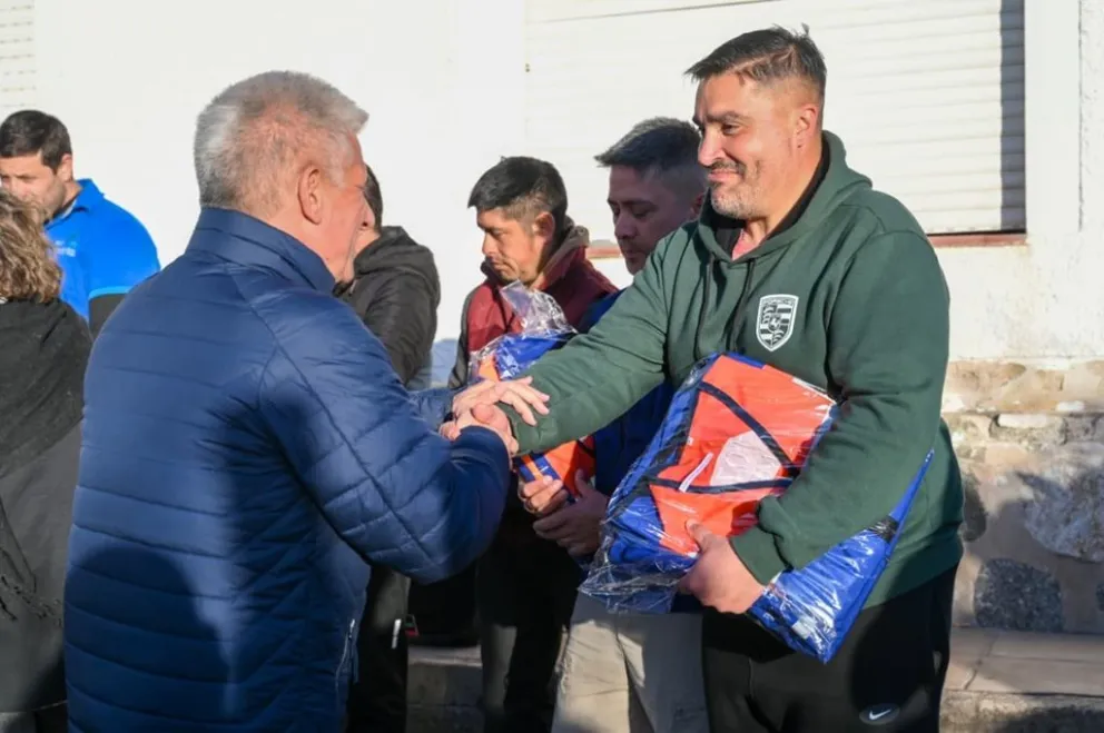 Diecinueve operadores del Sempro de Merlo y nueve de Cortaderas estrenarán indumentaria nueva.