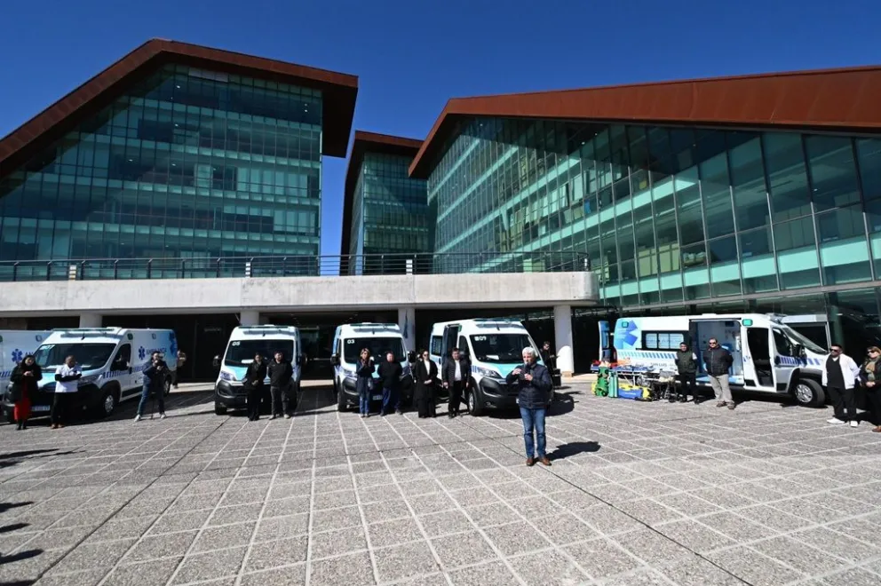 Fortalecen el sistema sanitario del interior con diez nuevas ambulancias. 