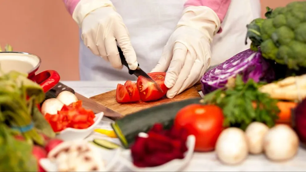 El curso requiere inscripción previa y está dirigido a trabajadores y emprendedores del sector gastronómico, hotelero y comercial. 