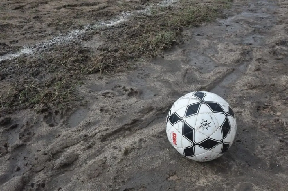La lluvia y la nieve suspendió todo el fútbol provincial.