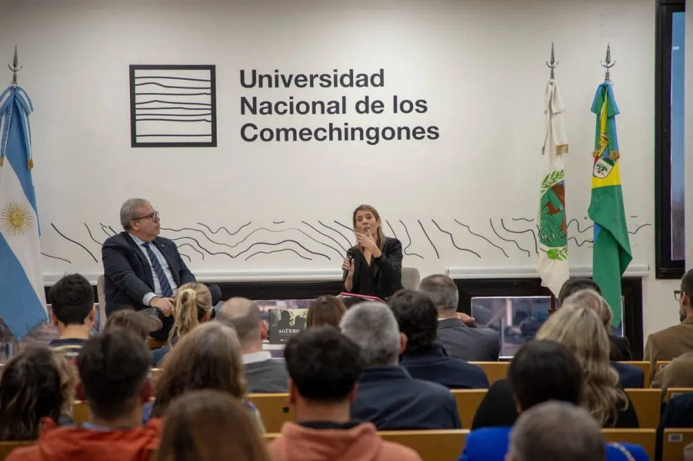 Victor Moriñigo y Agustina Rodriguez Saá, durante la presentación de la obra de Agüero.