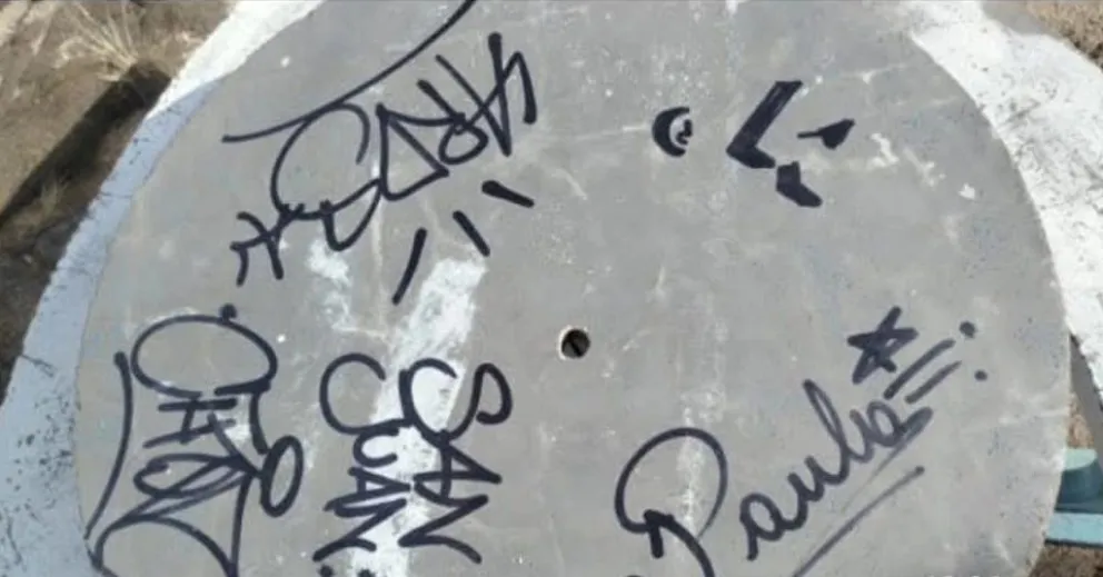 Turistas vandalizaron el dique Luján. 