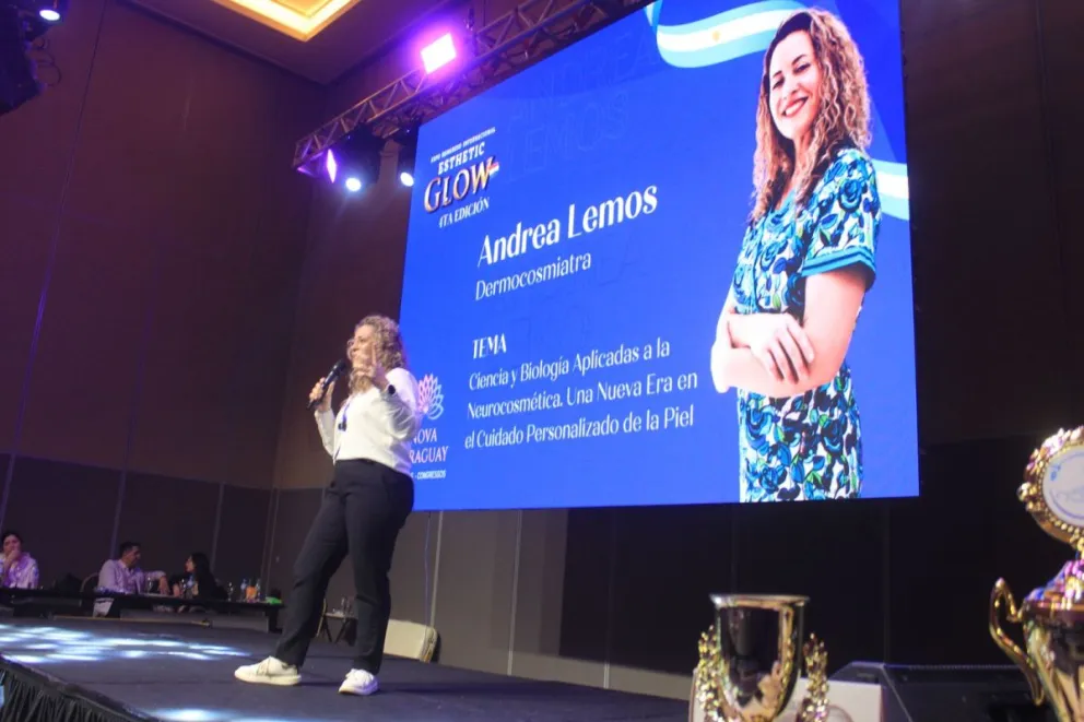 Andrea del Valle Lemos participó como disertante internacional, llevando al escenario mundial un abordaje distintivo en Neurocosmética.