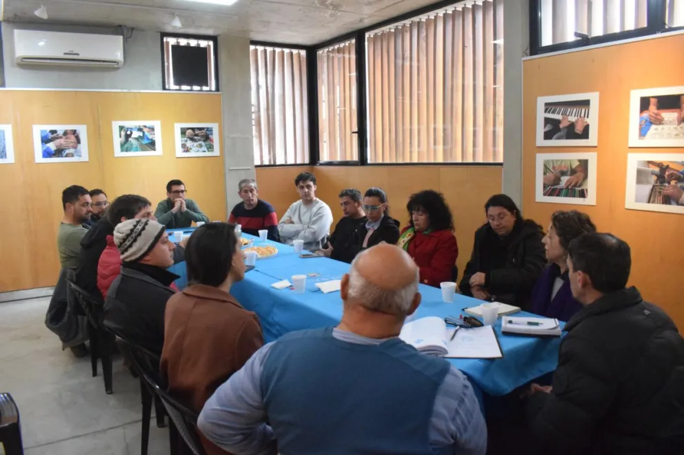 Desde el Municipio destacaron que durante la reunión se planteó la necesidad de “avanzar en la redacción de un nuevo contrato de concesión del servicio”